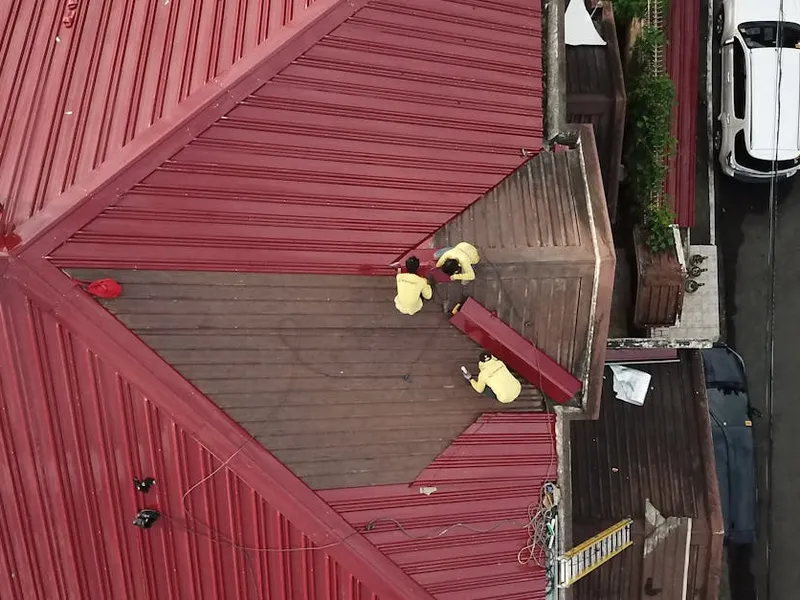 Best Roofers Near Me professional team